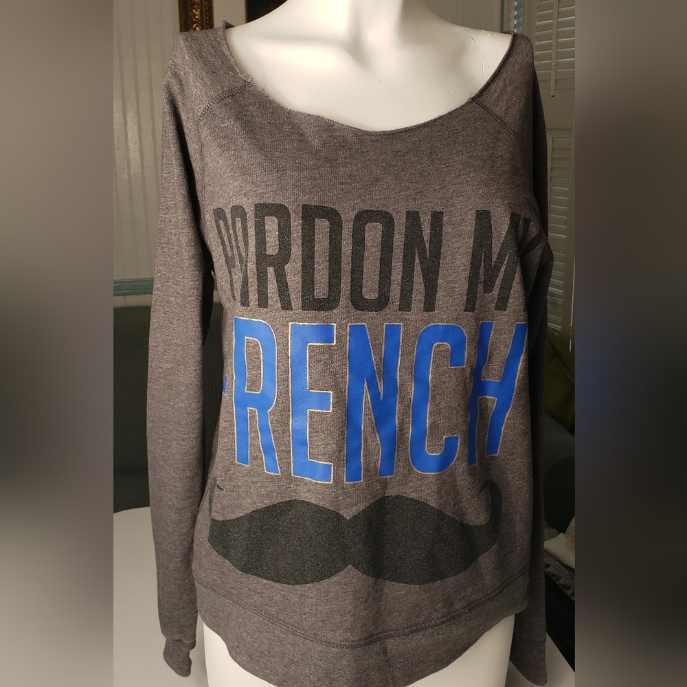 FIPZ Ladies Size Medium Longsleeve Pardon My French Gray Shirt. 23"L x 27" Arm